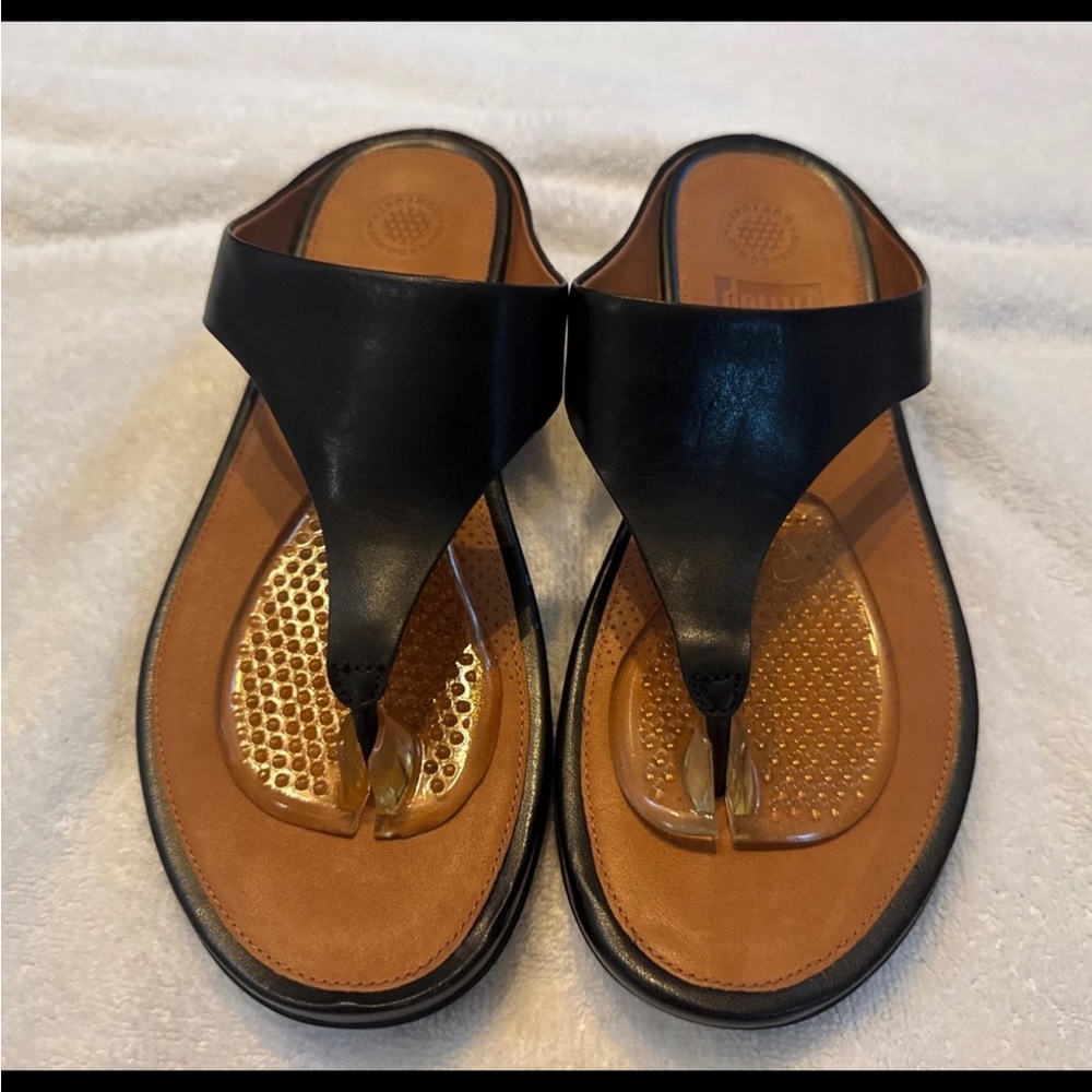 Womens Fitflop Thong Sandals Black Perforated Fabric Low Wedge Heel Size 7